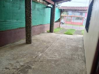 Se vende casa con amplio terreno en Tures de Heredia 26-616