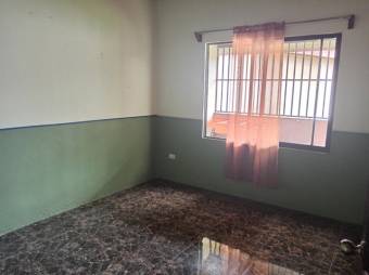 Se vende casa con amplio terreno en Tures de Heredia 26-616