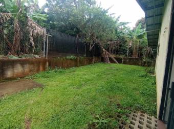 Se vende casa con amplio terreno en Tures de Heredia 26-616