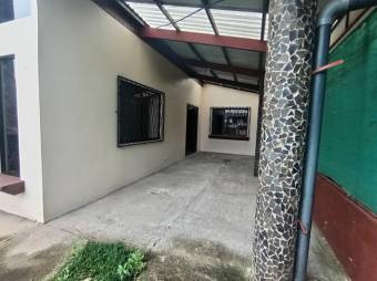 Se vende casa con amplio terreno en Tures de Heredia 26-616