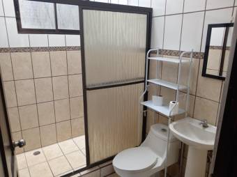 Se vende casa con amplio terreno en Tures de Heredia 26-616