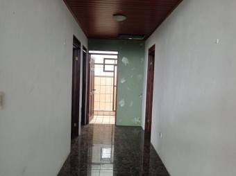 Se vende casa con amplio terreno en Tures de Heredia 26-616