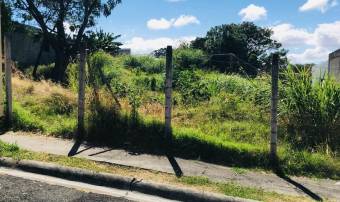 Se vende lote de 844m2 en Mercedes de Heredia 25-1066