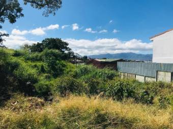 Se vende lote de 844m2 en Mercedes de Heredia 25-1066