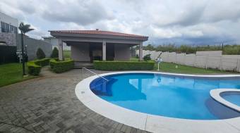 Vendo casa en Condominio La Guacima Arriba.