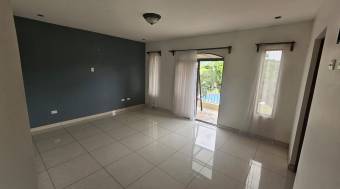 Vendo casa en Condominio La Guacima Arriba.