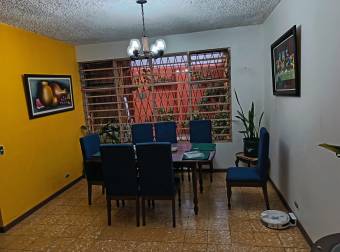 Hermosa casa en una excelente ubicación muy cercana al centro de la capital. Hermosa casa en una excelente ubicación muy cercana al centro de la capital.