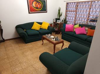 Hermosa casa en una excelente ubicación muy cercana al centro de la capital. Hermosa casa en una excelente ubicación muy cercana al centro de la capital.