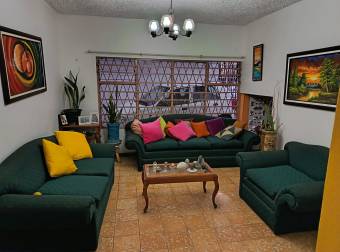 Hermosa casa en una excelente ubicación muy cercana al centro de la capital. Hermosa casa en una excelente ubicación muy cercana al centro de la capital.