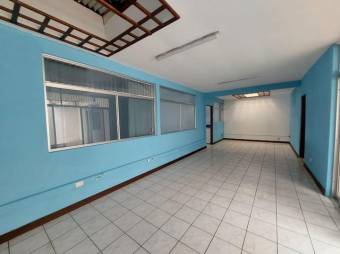 Se vende espaciosa casa con patio en Guadalupe de Goicoechea 26-580