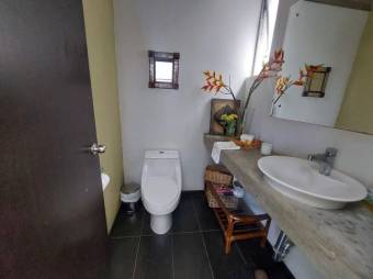 Se vende moderna propiedad de 5000m2 en San Antonio de Belen 26-673