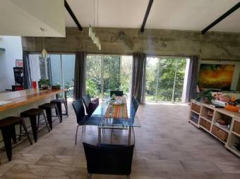 Se vende moderna propiedad de 5000m2 en San Antonio de Belen 26-673