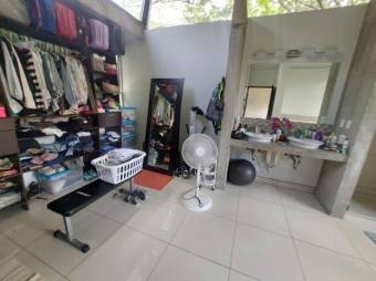 Se vende moderna propiedad de 5000m2 en San Antonio de Belen 26-673