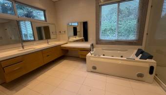 VENTA DE CASA LUJOSA, SAN JOSÉ, ESCAZÚ, CONDOMINIO CON SEGURIDAD VENTA DE CASA LUJOSA, SAN JOSÉ, ESCAZÚ, CONDOMINIO CON SEGURIDAD