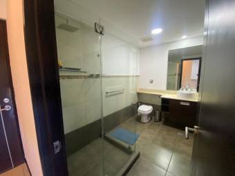 Se alquila moderno apartamento en condominio de Rio