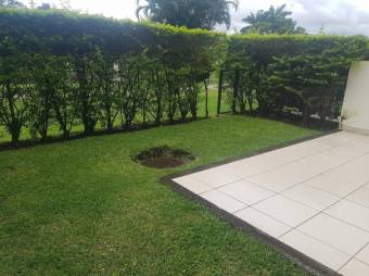 Se alquila moderno apartamento en condominio de Rio