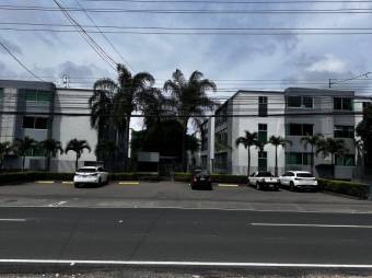 Se alquila moderno apartamento en condominio de Santa Ana 26-770