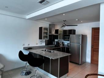 Se alquila moderno apartamento en condominio de Santa Ana 26-770