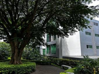 Se alquila moderno apartamento en condominio de Santa Ana 26-770