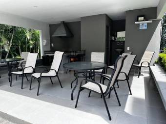 Se alquila moderno apartamento en condominio de Santa Ana 26-770
