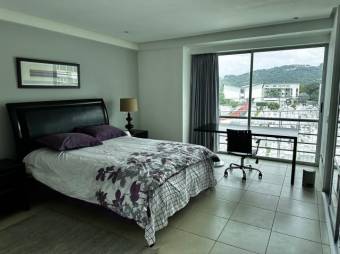 Se alquila moderno apartamento en condominio de Santa Ana 26-770