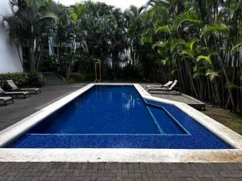 Se alquila moderno apartamento en condominio de Santa Ana 26-770