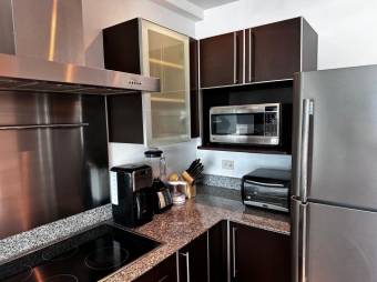 Se alquila moderno apartamento en condominio de Santa Ana 26-770