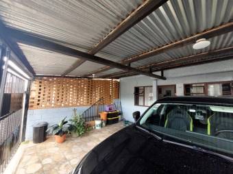 Se vende espaciosa casa de 2 plantas en Hatillo San José 25-1895