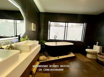 Venta de casa Escazu Guachipelin $449.000 /290 metros. 4 dormitorios