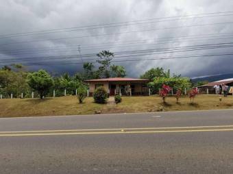 MLS--25-1079 VENTA LOTE CON CASA VENECIA SAN CARLOS