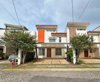 House for sale in Condominio Solem, Ciudad Colón, Mora, San José. Bank-owned property.