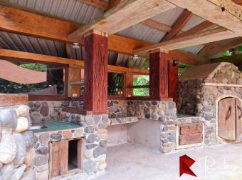 En Venta The Jungle Mansion  en Playa Negra de Puerto Viejo, Talamanca