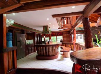 En Venta The Jungle Mansion  en Playa Negra de Puerto Viejo, Talamanca