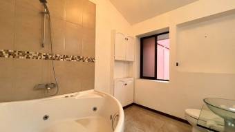 Se alquila espaciosa casa de 2 plantas en Pozos de Santa Ana 26-749