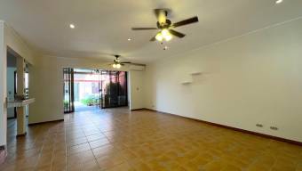 Se alquila espaciosa casa de 2 plantas en Pozos de Santa Ana 26-749