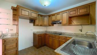 Se alquila espaciosa casa de 2 plantas en Pozos de Santa Ana 26-749