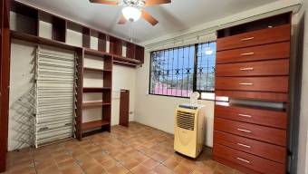 Se alquila espaciosa casa de 2 plantas en Pozos de Santa Ana 26-749