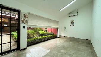 Se alquila espaciosa casa de 2 plantas en Pozos de Santa Ana 26-749