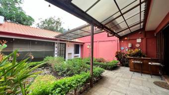 Se alquila espaciosa casa de 2 plantas en Pozos de Santa Ana 26-749