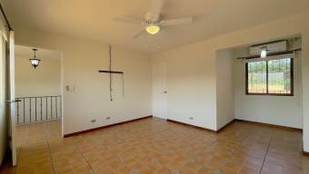 Se alquila espaciosa casa de 2 plantas en Pozos de Santa Ana 26-749