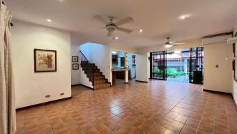 Se alquila espaciosa casa de 2 plantas en Pozos de Santa Ana 26-749