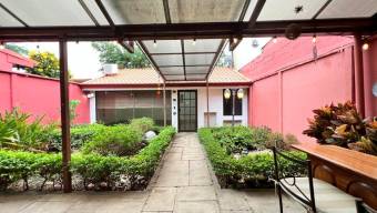 Se alquila espaciosa casa de 2 plantas en Pozos de Santa Ana 26-749