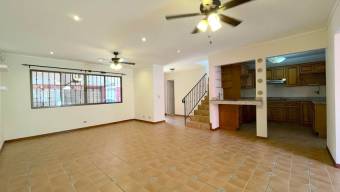 Se alquila espaciosa casa de 2 plantas en Pozos de Santa Ana 26-749