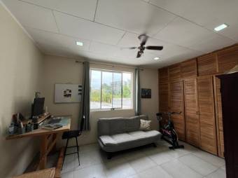 Se alquila espacioso apartamento con jardín en Escazú 26-750