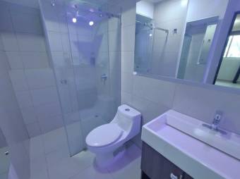 Se alquila moderno apartamento en condominio Altamira 26-404