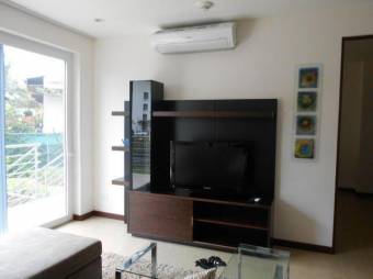 Se alquila apartamento en condominio de Guachipelín Escazú 26-755