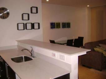 Se alquila apartamento en condominio de Guachipelín Escazú 26-755
