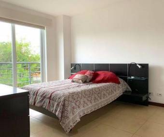 Se alquila apartamento en condominio de Guachipelín Escazú 26-755