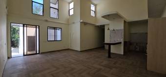 Se alquila espaciosa casa en condominio de Ciudad Colon 26-757