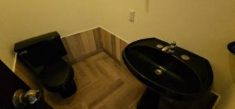 Se alquila espaciosa casa en condominio de Ciudad Colon 26-757